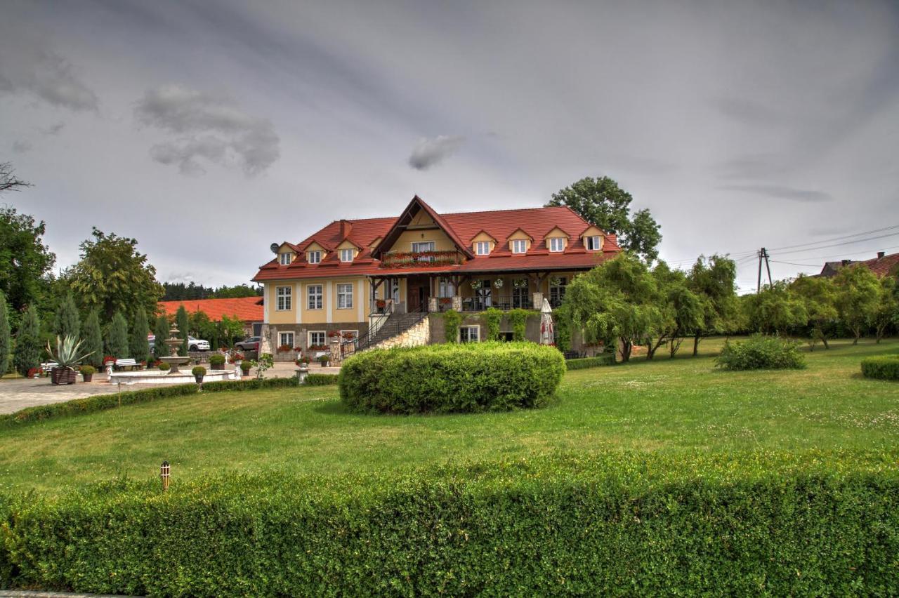 Zespol Palacowo-Parkowy Badzow Polkowice Esterno foto