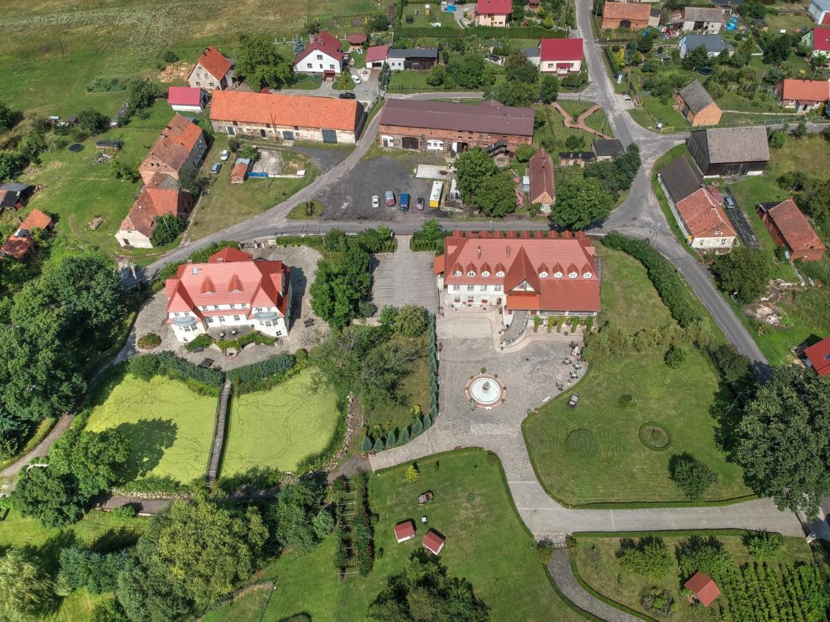 Zespol Palacowo-Parkowy Badzow Polkowice Esterno foto