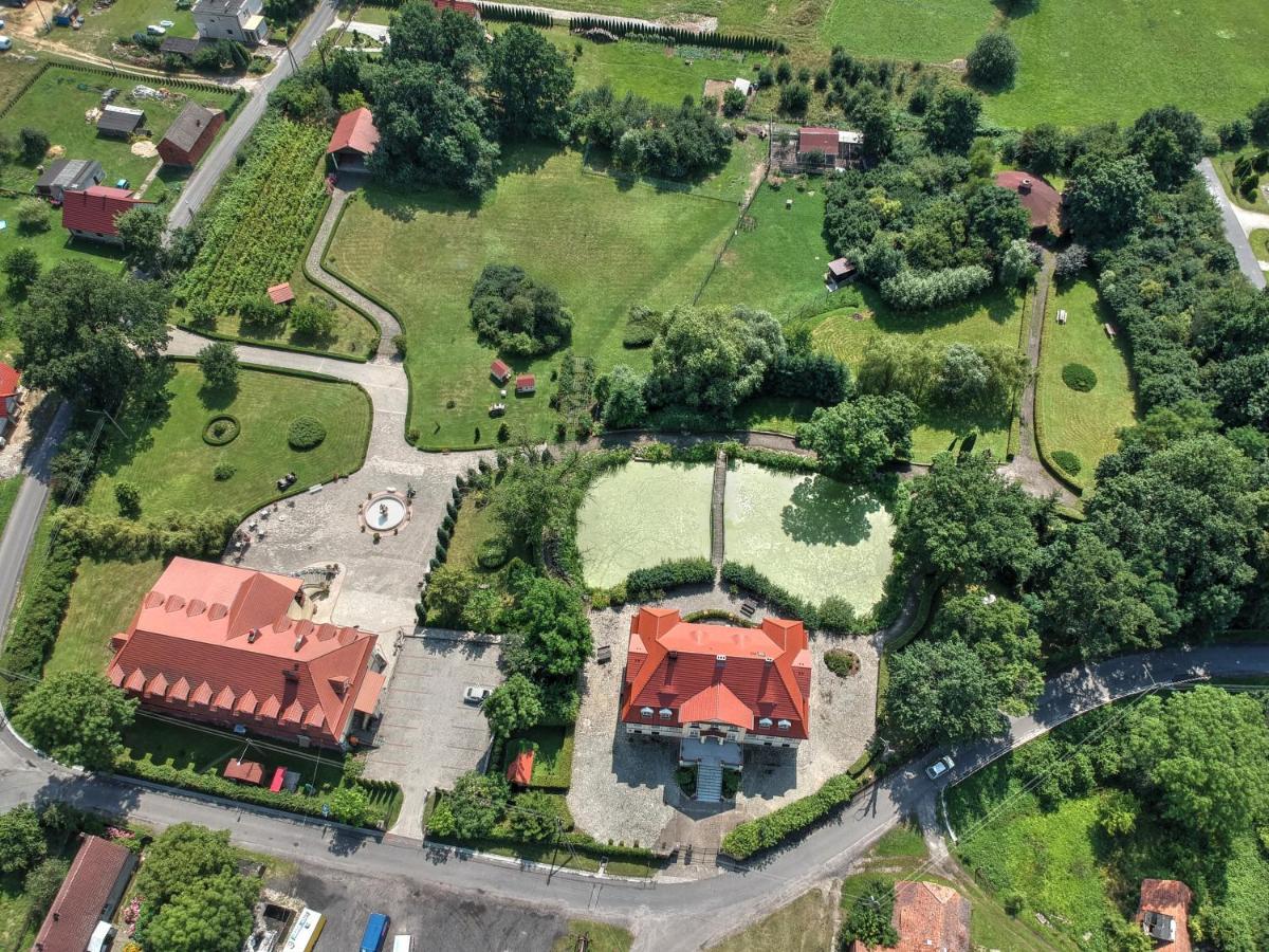 Zespol Palacowo-Parkowy Badzow Polkowice Esterno foto