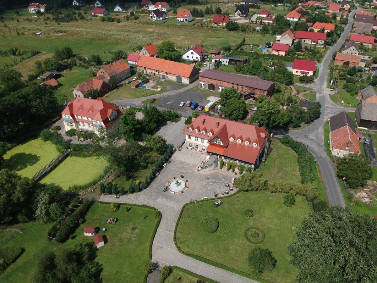 Zespol Palacowo-Parkowy Badzow Polkowice Esterno foto