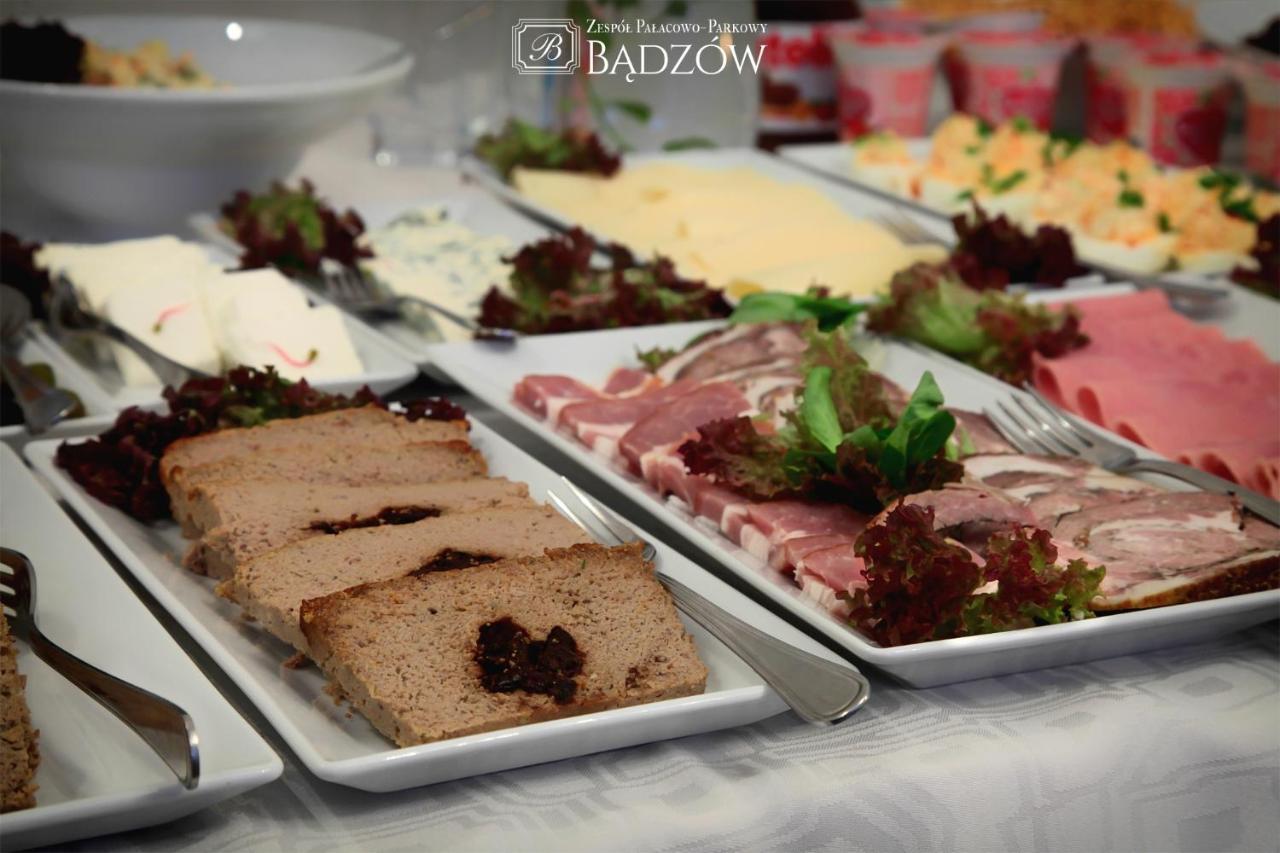 Zespol Palacowo-Parkowy Badzow Polkowice Esterno foto
