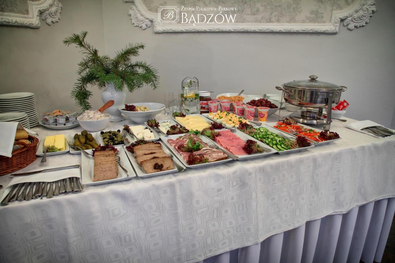 Zespol Palacowo-Parkowy Badzow Polkowice Esterno foto